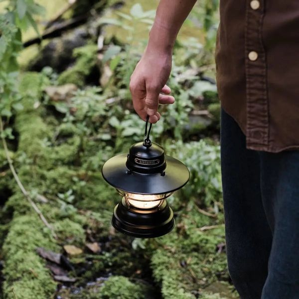 Фонарь кемпинговый Barebones Outpost Lantern + аккумулятор LIV-902 Antique Bronze 40480033 фото